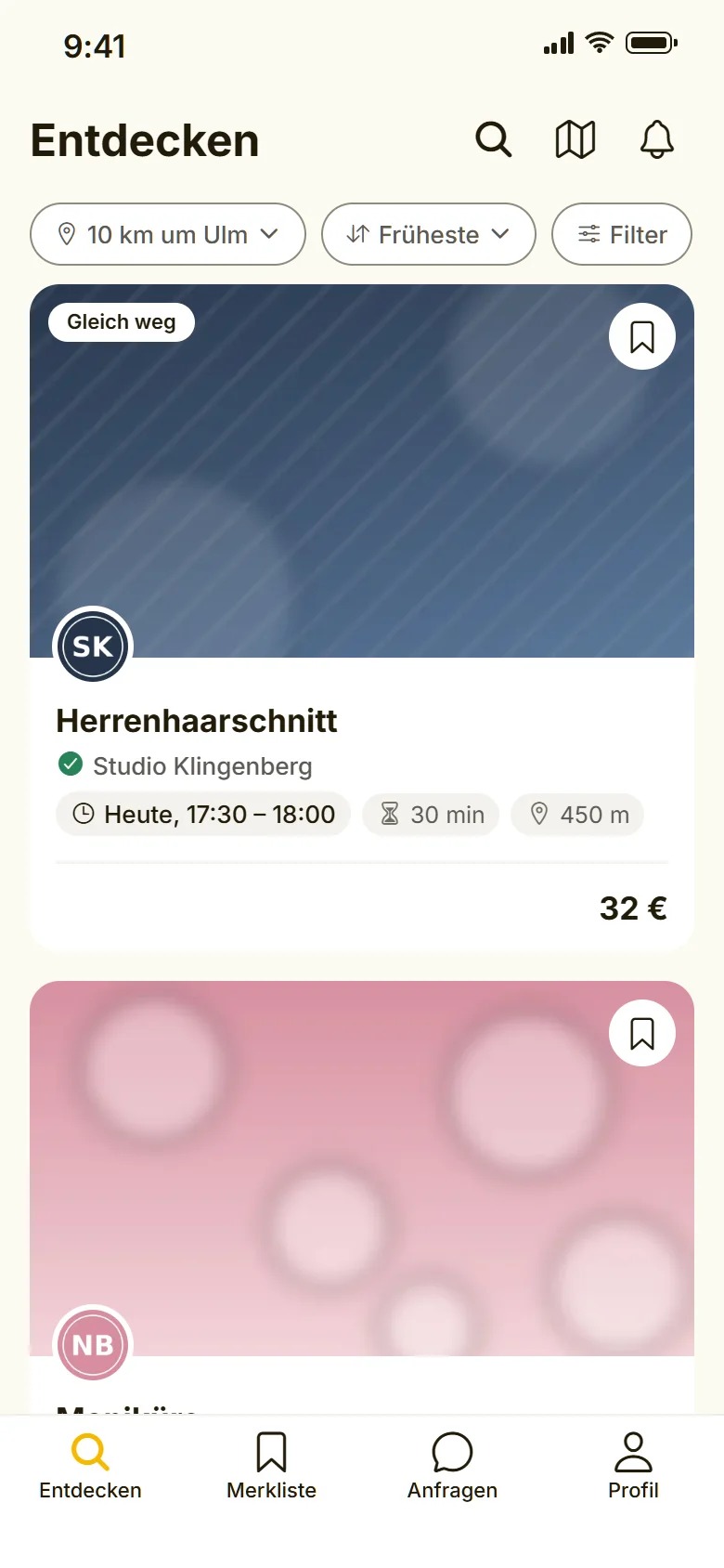 App-Screen Entdecken: Liste freier Termine im Umkreis von 10 km um Ulm, oben ein Herrenhaarschnitt bei Studio Klingenberg heute um 17:30 für 32 Euro
